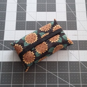 Sunflower Pocket Tissue Holder, Tissue Pouch, Purse Tissue holder, Fabric Tissue Holder, Car or  Travel  tissue holder