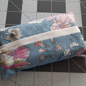 Flowered Pocket Tissue Holder, Tissue Pouch, Purse Tissue holder, Fabric Tissue Holder, Car or  Travel  tissue holder
