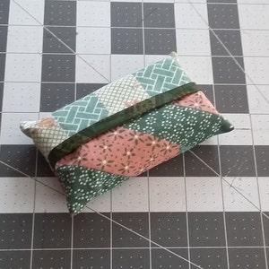 Pocket Tissue Holder in a Patchwork Design, Tissue Pouch, Purse Tissue holder, Fabric Tissue Holder, Car or  Travel  tissue holder