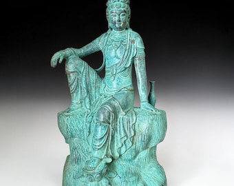 Figura antigua de bronce de Guanyin (46 cm) - Escultura pesada de Bodhisattva de 5,5 kg - China con jarrón y sello del artista por separado - Bronce hecho a mano