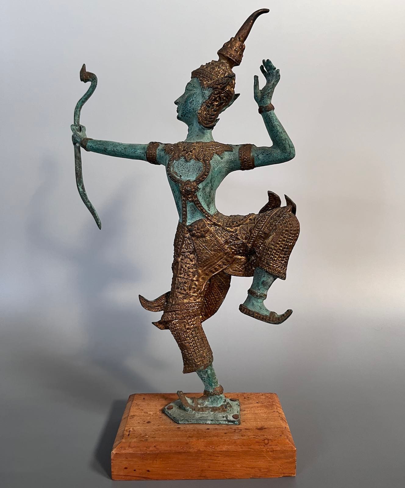 タイ ラーマキエン王子金属製人物像 タイ ラーマキエン王子金属製人物