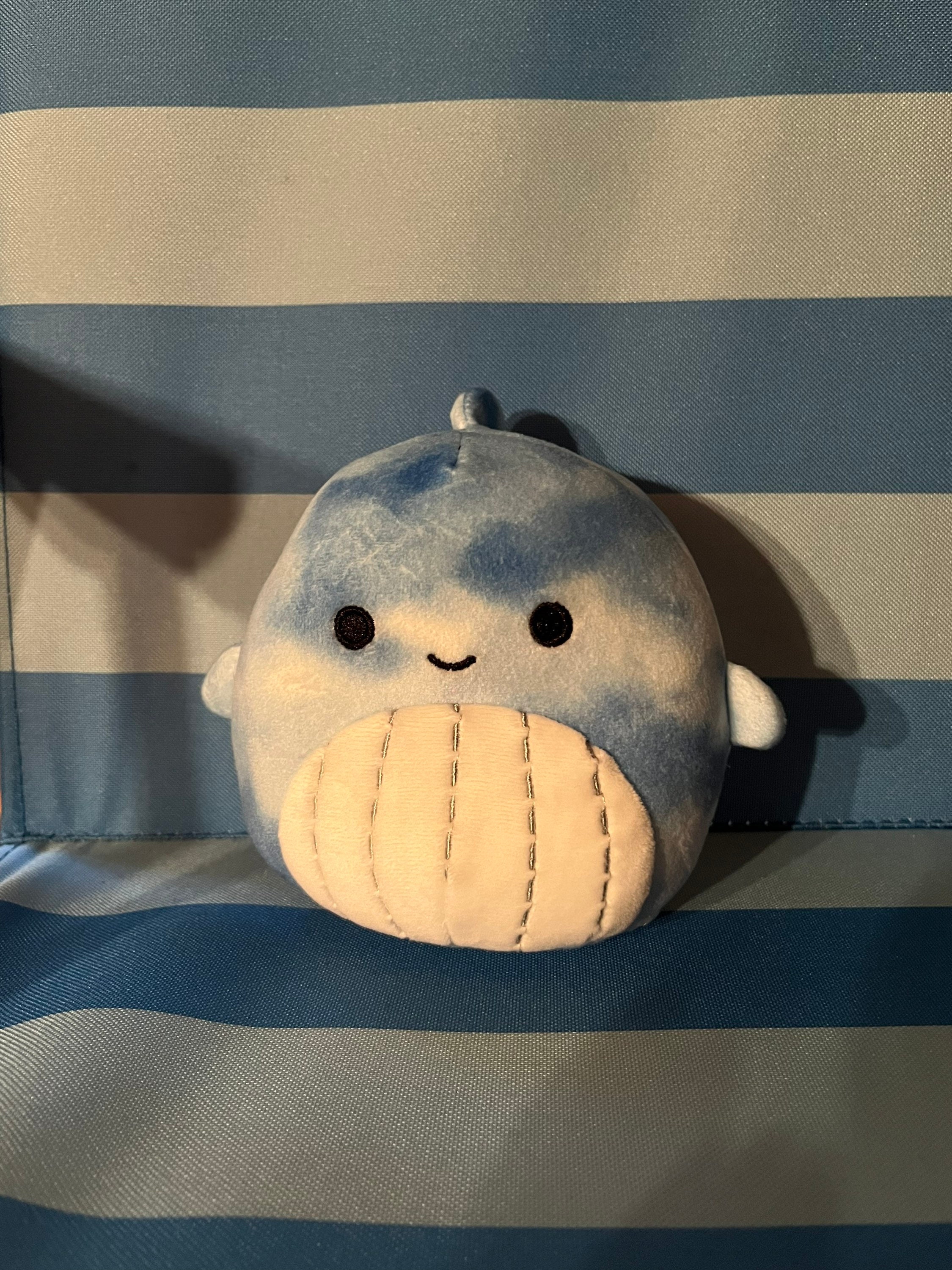 Beluga Plush (9in)