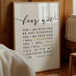 Pode incluir: Um quadro retangular emoldurado com o texto Fear not for I am with you; be not dismayed, for I am your God; I will strengthen you, I will help you, I will uphold you with my righteous right hand. Isaiah 41:10.