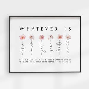 Könnte beinhalten: Ein gerahmter Druck mit den Worten "WHATEVER IS" oben. Darunter die Worte "true, honorable, just, pure, lovely, commendable" mit floralen Akzenten. Der Text "IF THERE IS ANY EXCELLENCE..." befindet sich unten.