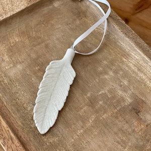 FEATHER / Hanging White Feather Christmas Decoration / Christmas Baubles / Christmas Decorations / Remembrance