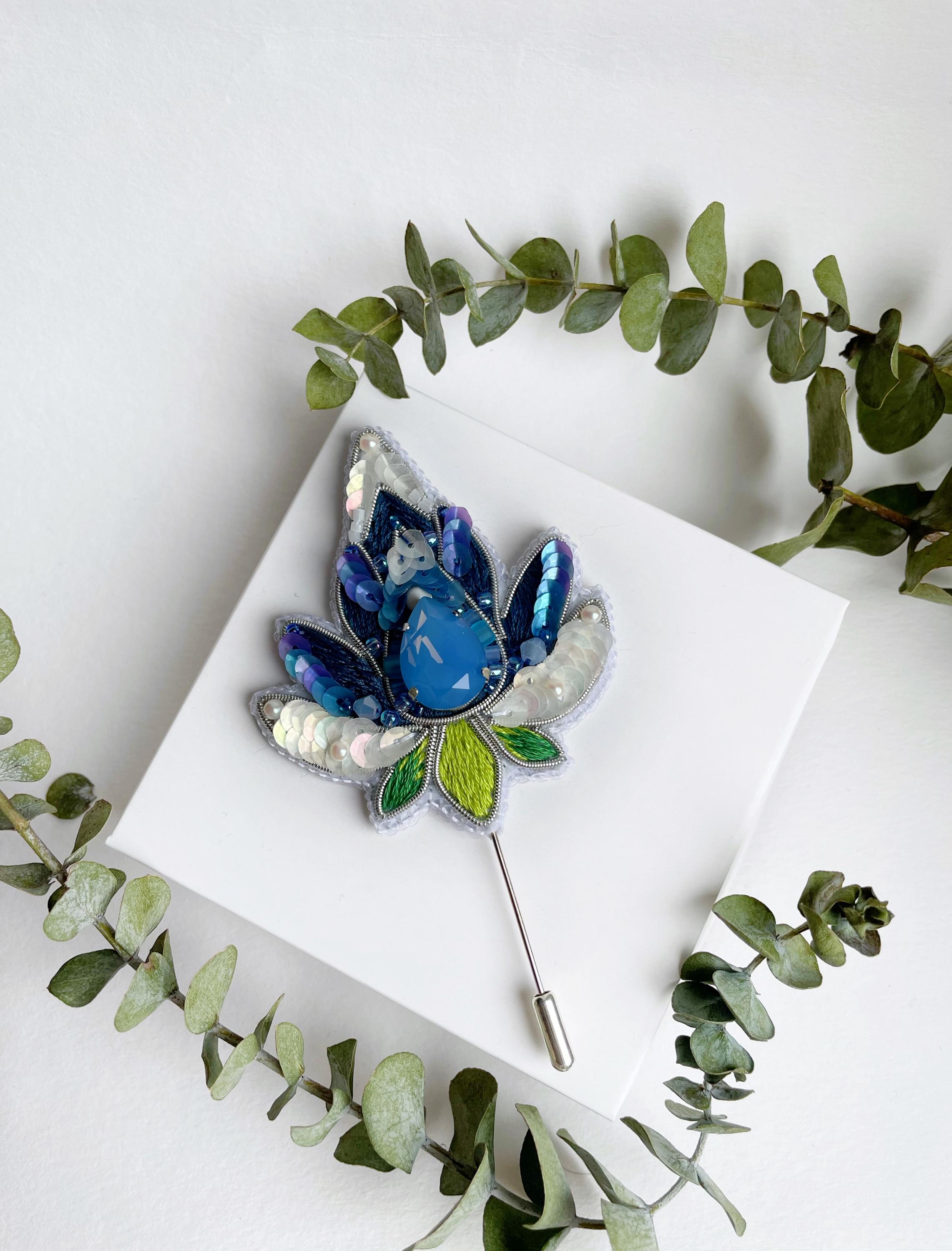 蓮の花のビーズ刺繍ブローチ 【公式通販】