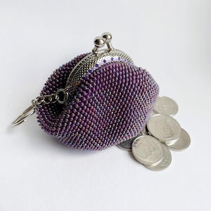 Monedero pequeño de cuentas de crochet, cartera minimalista morada, minimonedero llavero, vendedor ucraniano