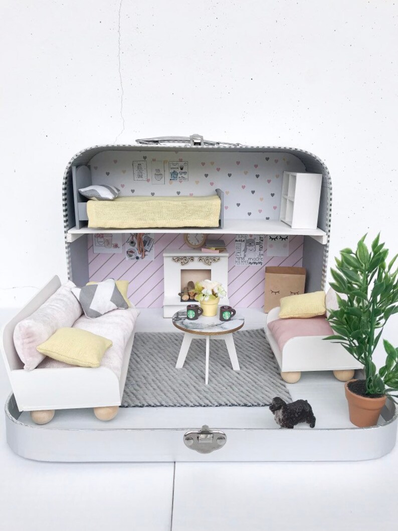 travel dollhouse