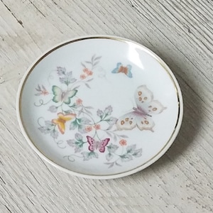 Vintage AVON Fine Porcelain Trinket Dish Spring Butterflies Floral Bouquet Gold Gilt Trim Vanity Ring Bowl Dressing Table Jewelry Keeper