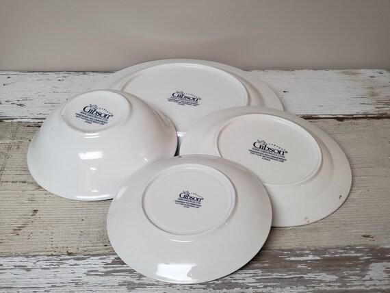 Vintage GIBSON Dishes 4 piece Set poinsettia Holiday Dinner Plate