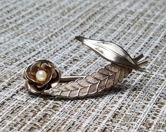 Vintage Gold Plated Flower Brooch Faux Pearl Center Two Leaves Metallic Fashion Jewelry Mid-Century Modern Costume Jewelry Clip Scarf Pin
