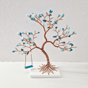 Aquamarin- und Apatit-Edelsteinbaum mit Schaukel, Geschenk zum 19. Jahrestag für Sie
