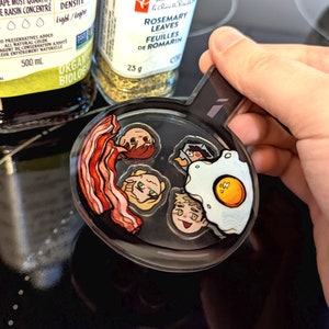 Dungeon Meshi Shaker Charm