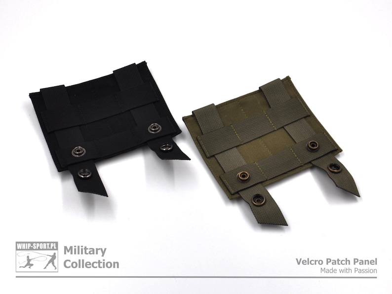 Peut inclure: Deux panneaux de patchs Velcro, un noir et un vert, avec un motif en grille et des fermetures &agrave; pression. Les panneaux sont con&ccedil;us pour fixer des patchs et d'autres accessoires. Le texte "Military Collection" est imprim&eacute; sous le panneau noir et "Velcro Patch Panel Made with Passion" est imprim&eacute; sous le panneau vert.