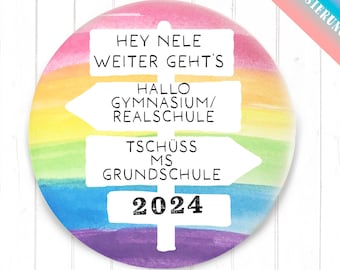 Tschüss Grundschule - 2024 - Hallo 5. Klasse in Regenbogenfarben Button Größe + Personalisierung nach Wahl