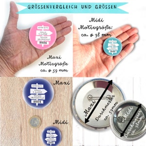 May include: Two sizes of round button badges with a blue and white sign that reads "Weiter gehts, Hallo 5. Klasse, Tsch&uuml;ss Grundschule, 2024". The larger badge measures approximately 59 mm in diameter and the smaller badge measures approximately 38 mm in diameter.