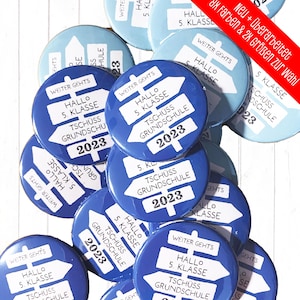 May include: A collection of blue and light blue round buttons with white text and arrows. The text on the buttons reads "Hallo 5. Klasse" and "Tsch&uuml;ss Grundschule" with the year "2023".