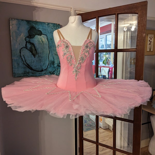 Tutú de ballet rosa hecho a mano con falda de estrella plateada - Traje de ballet de panqueque rosa hecho para niñas y adultos. Diseñado por expertos para actuaciones