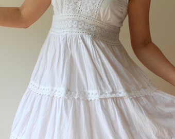 Vintage 100% Cotton Tiered Sundress Made in India, Muslin Cotton Summer Dress, White Boho Crochet Dress, Bohemian Summer Dress Full Skirt M