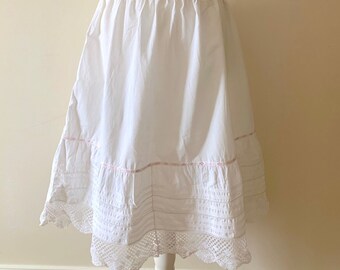 RARE Antique Victorian Petticoat Skirt with Lace, Italian pure cotton underskirt with pintucks, 1890s Romantic midi boho white skirt size M