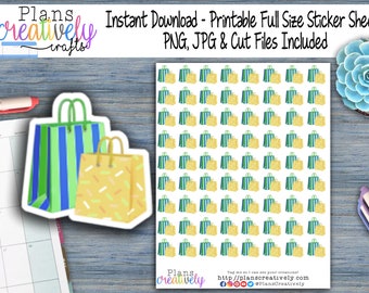 Puede incluir: Hoja de pegatinas imprimible con 36 pegatinas de bolsas de la compra. Las pegatinas están dispuestas en un patrón repetitivo de dos estilos diferentes: una bolsa a rayas azul y verde y una bolsa amarilla con confeti blanco. La hoja está sobre un fondo de madera.