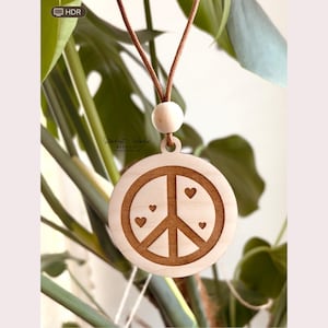 Retro Wooden Peace Sign Car Charm: Boho Hippie Ornament