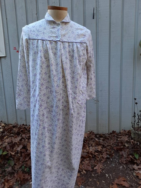 Vintage Sears 100% Cotton Flannel Nightgown - Whit