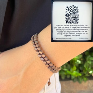 Pulsera de hematita y tarjeta empoderadora: Libera su potencial. Un regalo significativo para la fuerza y la confianza. Inspiración para hijas, amigas y hermanas.