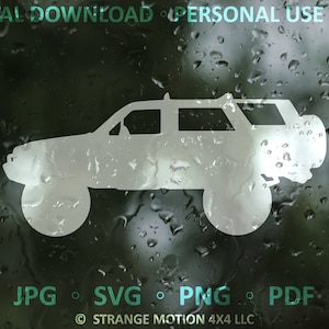 Puede incluir: Una silueta blanca de un SUV de cuatro puertas con un portaequipajes en el techo, visto de lado. El vehículo está sobre un fondo oscuro con gotas de agua.