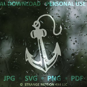 Puede incluir: Un ancla blanca con un lazo de cuerda sobre un fondo verde oscuro con gotas de agua.