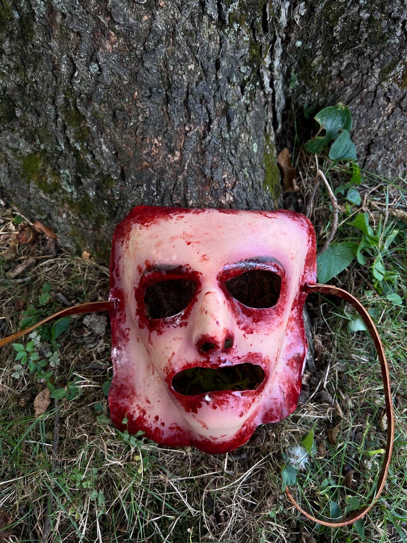 Handgemaakt latex-horrormasker: gevild gezicht met leren bandjes afbeelding 3