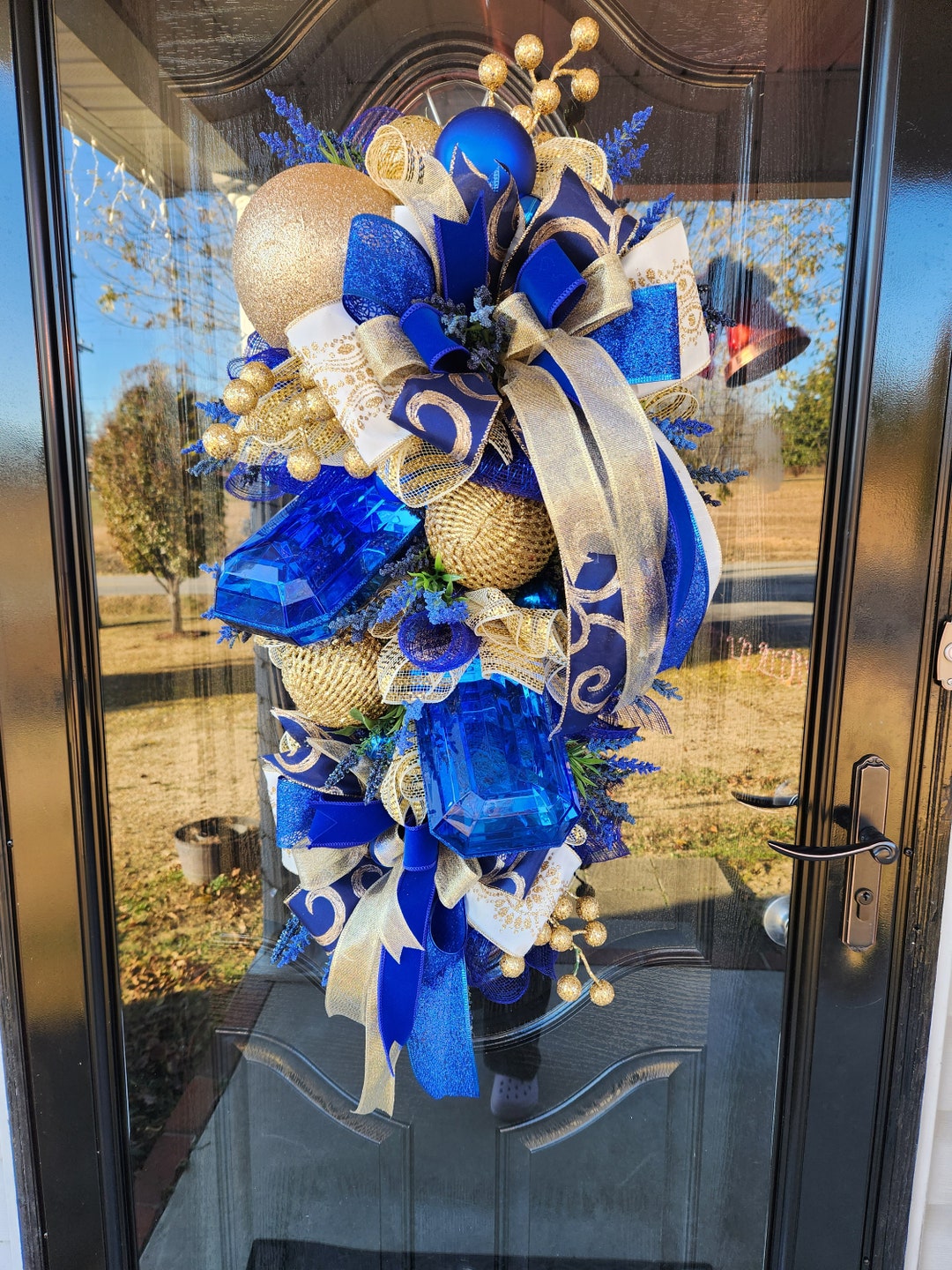 Blue and Gold Christmas Swag Love These Blue Gems and Pops of Gold Christmas Ornaments Elegance