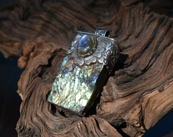 Labradorite and Silver Pendant