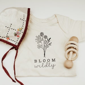 Bloom Wildly White Sunflowers Women/'s Flowy Racerback Tank