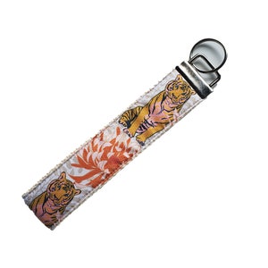 Llavero de pulsera con diseño de lirio tigre, cordón para llavero rosa, tela con correas naturales suaves y herrajes de acero inoxidable con llavero