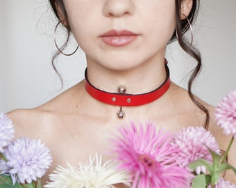 Elegant Leather Choker with a metal bar