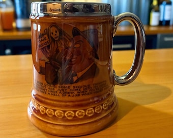 Jarra de cerveza Lord Nelson Pottery 1969, Inglaterra, esmalte marrón, humor de pub, artículos de bar, retro, jarra para beber, gráfico de la Parca, jarra novedosa