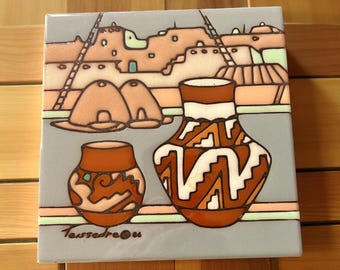 Salvamanteles de cerámica vintage de Cleo Teissedre, escena de cerámica del suroeste de Pueblo, azulejo artístico firmado, decoración de pared de 15 cm, estilo desértico.