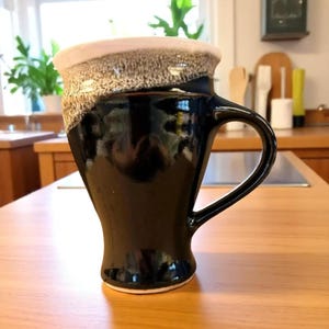 Louis Mulcahy Irish Pottery &quot;Smoilin&quot; Pattern Brown Cream Drip Glaze Coffee Mug Cup Studio Artist Marked Home Decor Collectable Drinkware