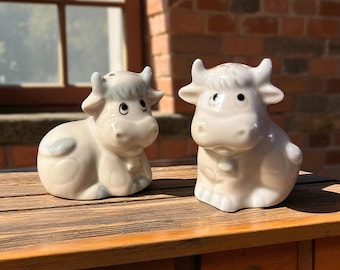 キッチュなグリーンモンキーの塩コショウ入れ - 擬人化コレクション