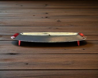 Bandeja para servir de los años 60 con asas de baquelita cromada y patas, decoración para el hogar, vajilla moderna de mediados de siglo, accesorio de comedor coleccionable, bandeja decorativa