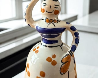 Campana de cerámica vintage con forma de mano de dama, estilo italiano, campana figurativa, campana de cerámica de arte popular pintada a mano, recuerdo coleccionable de mediados de siglo.