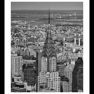Impression du Chrysler Building à New York / Photo en noir et blanc