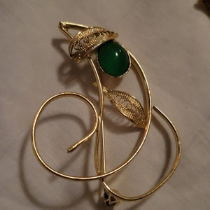 Vintage Gold tone and Green glass stone Brooch Costume Jewelry