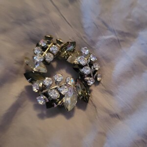 Small vintage gray rhinestone brooch