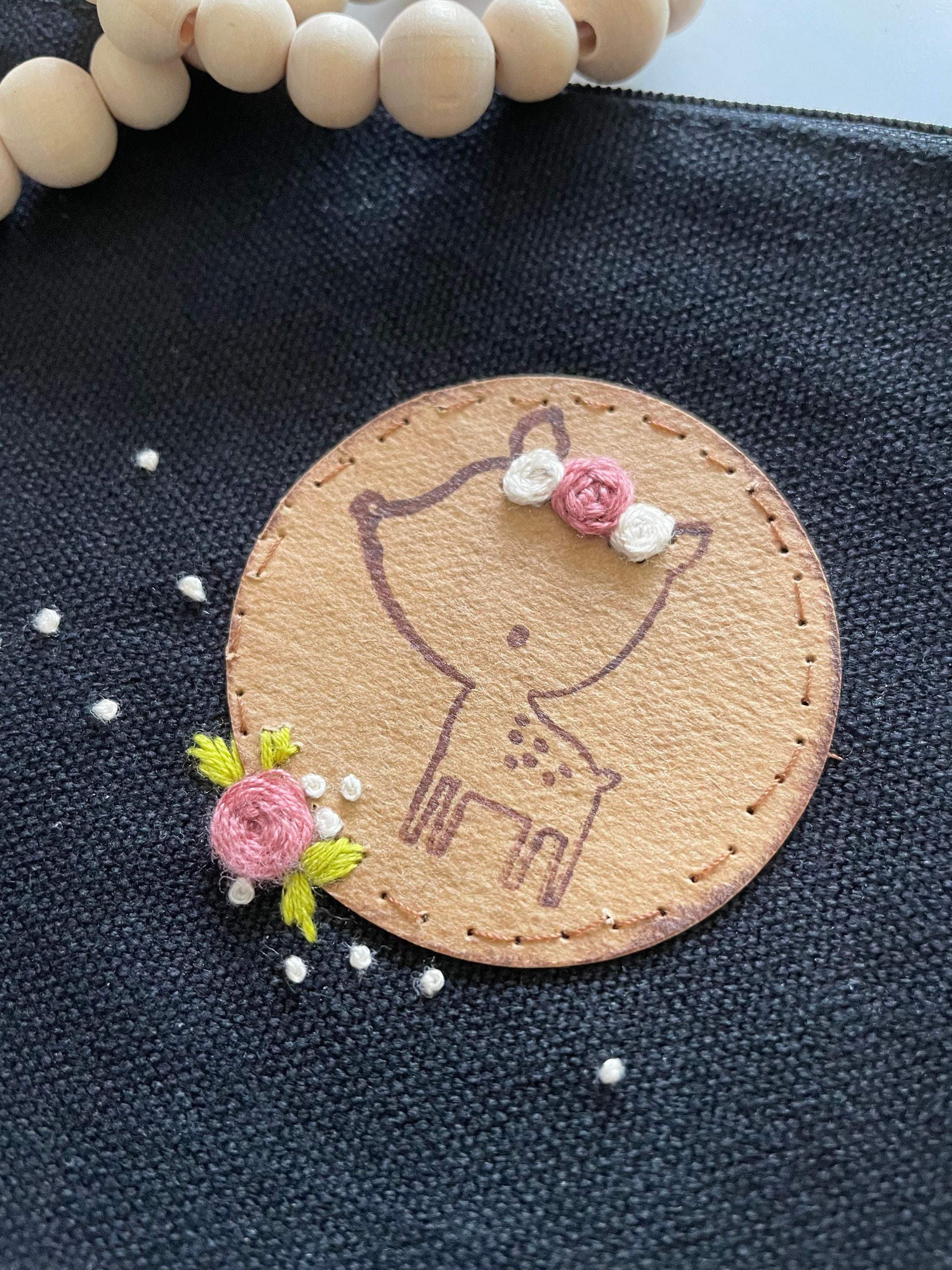 手縫いの鹿のポーチ：刺繍入りキャンバストラベルバッグ - Etsy 日本