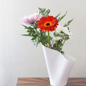 Michelle Vase - 3D Printed Minimalist Floral Vase Home Decor Centerpiece