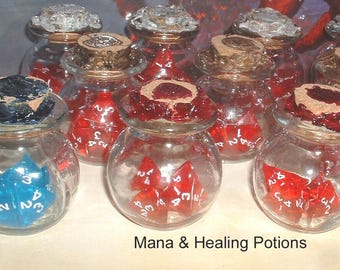 Juego de dados d4 para pociones de maná arcano o curación en botella de vidrio