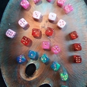 Whimsical - Single 15mm Resin D6 with Copper Heart Pips
