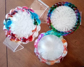 Colección de bandejas para dados y posavasos Jeweltone Ribbon & Bloom; 3 estilos disponibles.